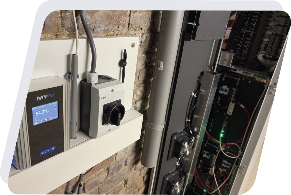 Een Pixii Home systeem inclusief een buffervat met slimme regeling.