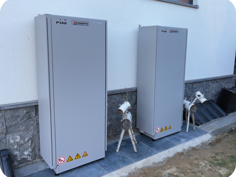 Plaatsing van twee Pixii Homes outdoor kasten.