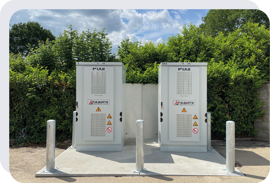 Pixii energieopslag systeem met gesloten deur geplaatst bij Powerarea