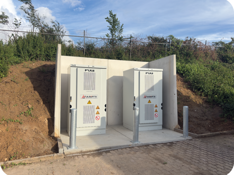 Pixii energieopslag systeem met gesloten deur geplaatst bij Powerarea